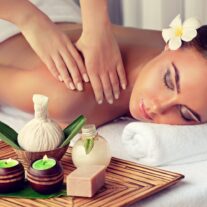 Woman-having-massage-in-the-spa-salon